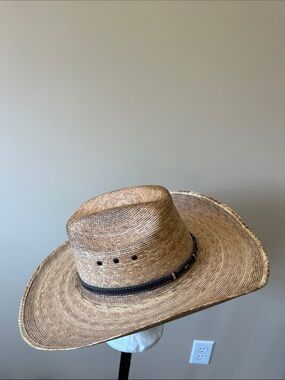 Cavender’s Cowboy Hat, Tan, size 6 3/4